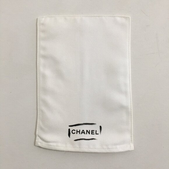 CHANEL NEW! Leather Polishing Cloth 8"x 5.5" White Flannel w/CHANEL Prints - Picture 3 of 10